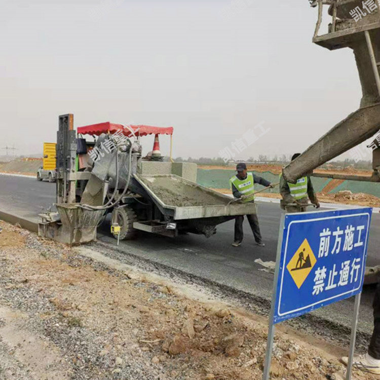 中型路緣石滑模機