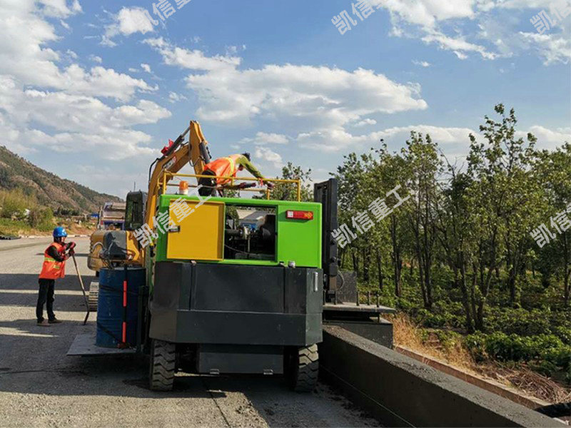 混凝土邊坡滑模成型機