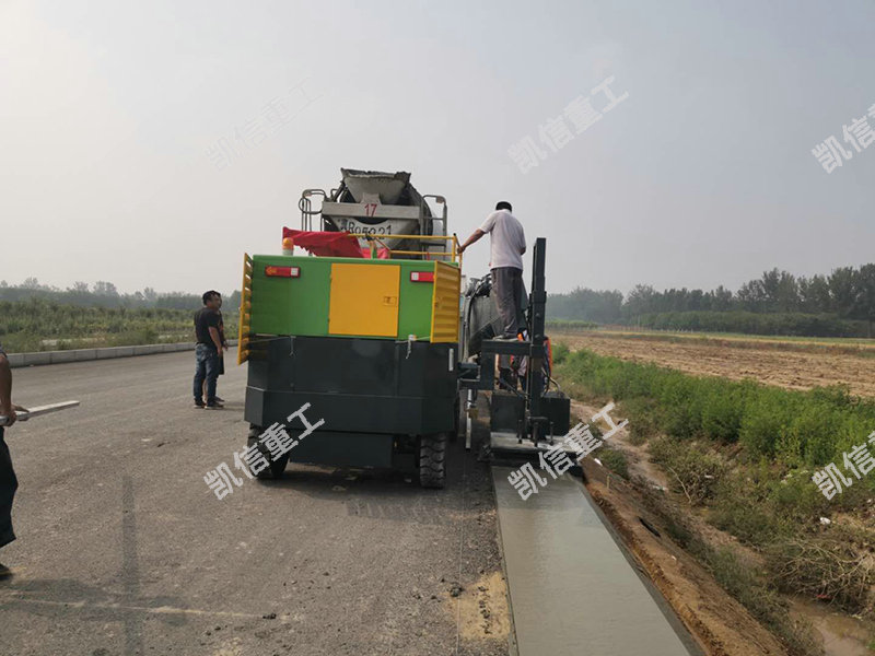 路肩一次成型機