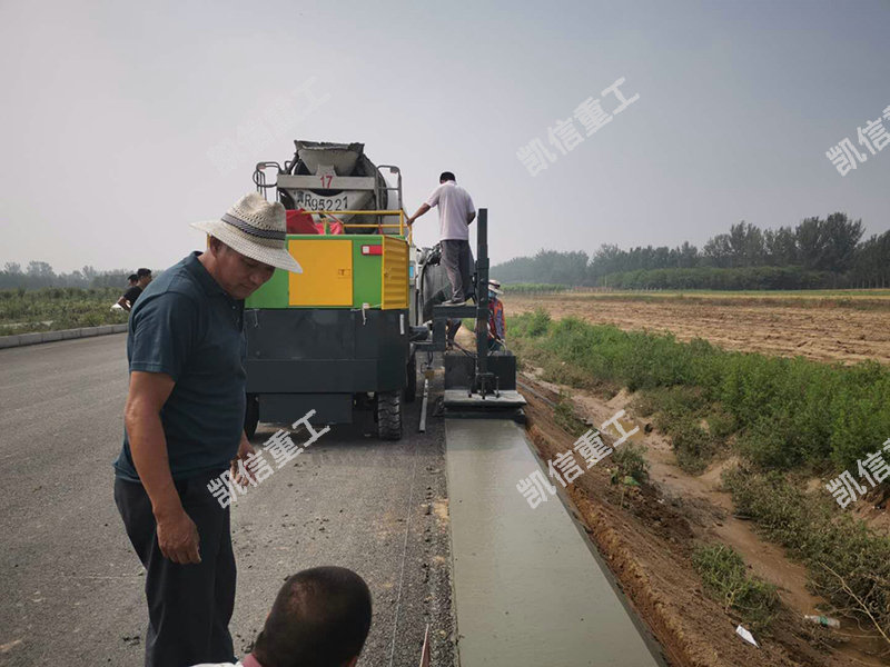 路肩一次成型機