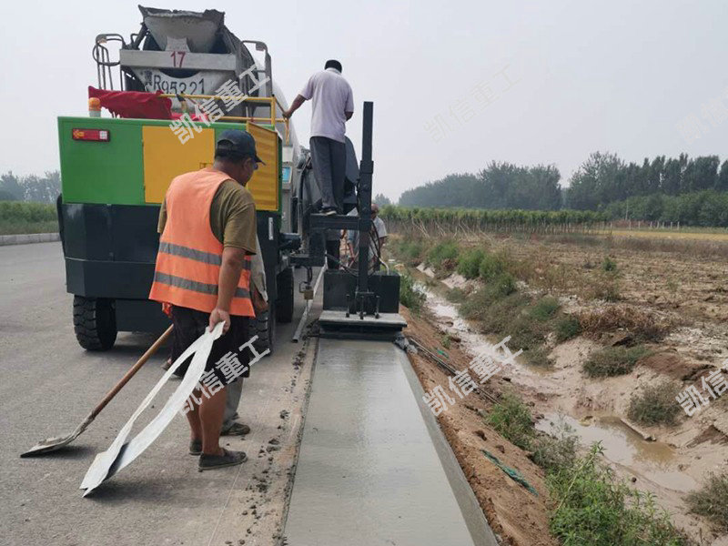 路肩一次成型機